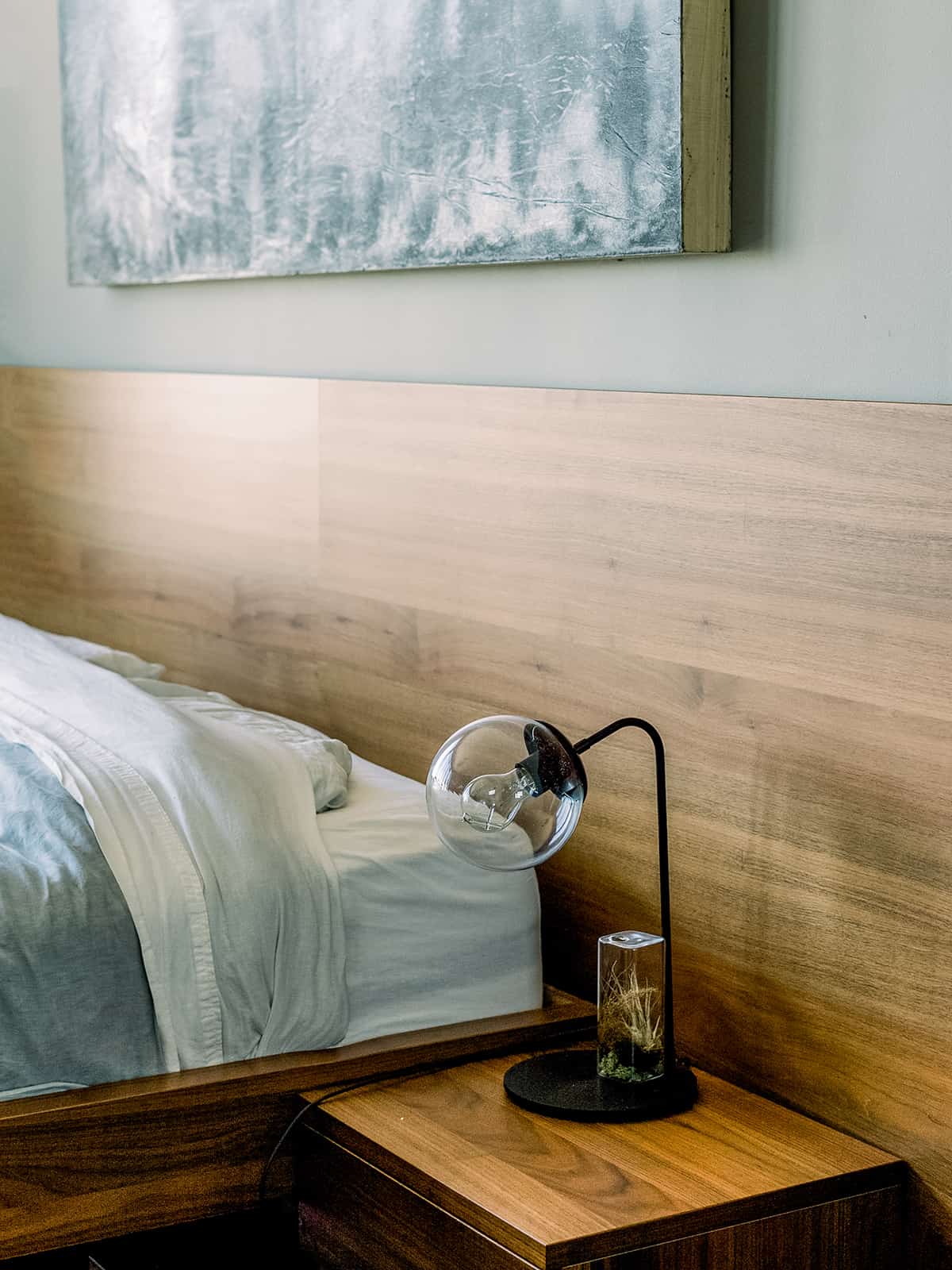 ve-fermetures - Entreprise de Menuiserie -photo d'une tête de lit en bois ve-fermetures - Entreprise de Menuiserie -photo d'une tête de lit en bois